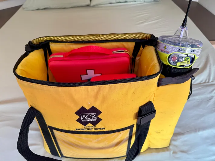 Confetti Yacht Photos Pics 