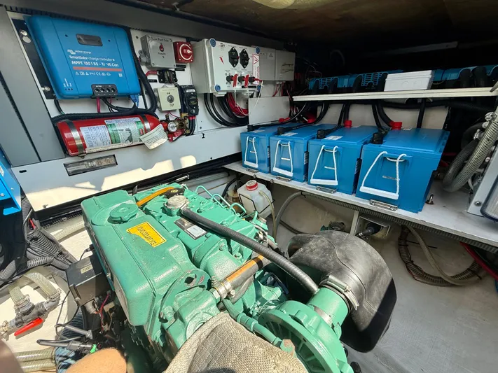 Confetti Yacht Photos Pics 