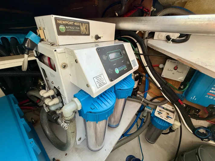 Confetti Yacht Photos Pics 