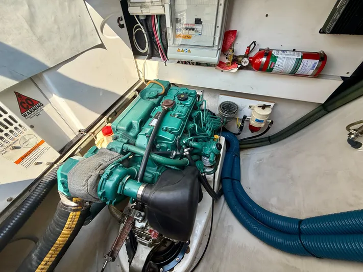 Confetti Yacht Photos Pics 