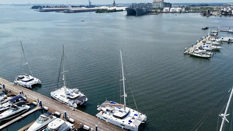 Confetti Yacht Photos Pics 