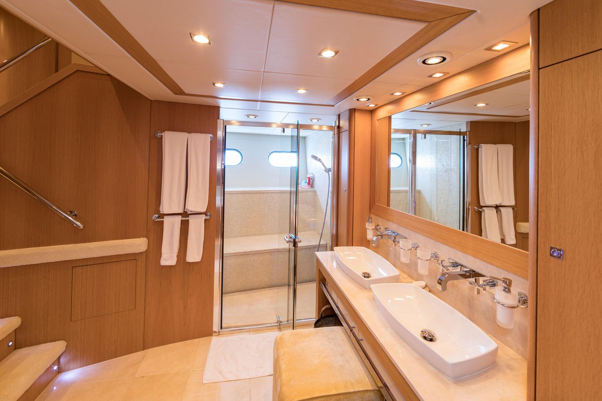 2011 Sunseeker 111 