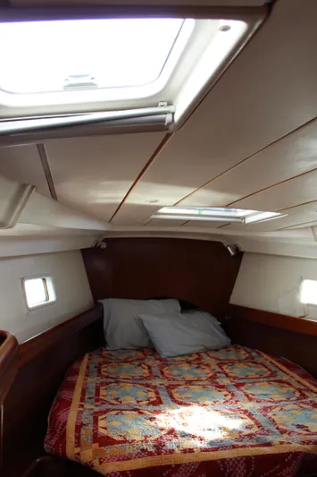 Coyote Yacht Photos Pics Cozy cabin interior of 2004 Beneteau Oceanis Clipper 423 sailboat with quilted bedspread.