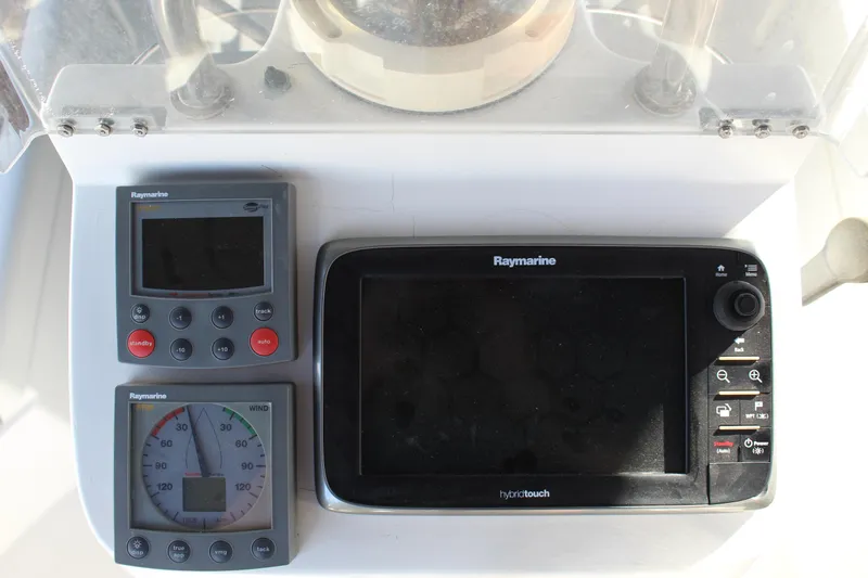Coyote Yacht Photos Pics Beneteau Oceanis Clipper 423, 2004, Raymarine navigation instruments on yacht dashboard.