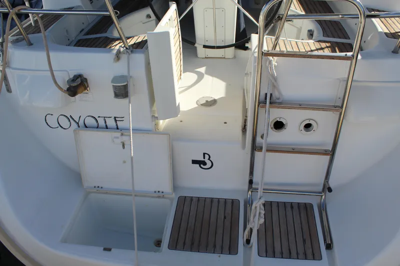 Coyote Yacht Photos Pics 2004 Beneteau Oceanis Clipper 423 yacht stern with ladder and open compartments.