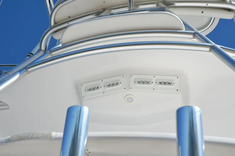 Parlay Yacht Photos Pics 2006 Custom Carolina Heritage Express boat, close-up of tower structure and lighting.