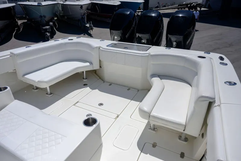  Yacht Photos Pics 2016 SeaVee 390Z boat with spacious seating and powerful outboard engines.
