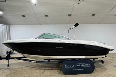 Sea Ray Select 220