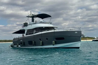 2015 Azimut Magellano 53