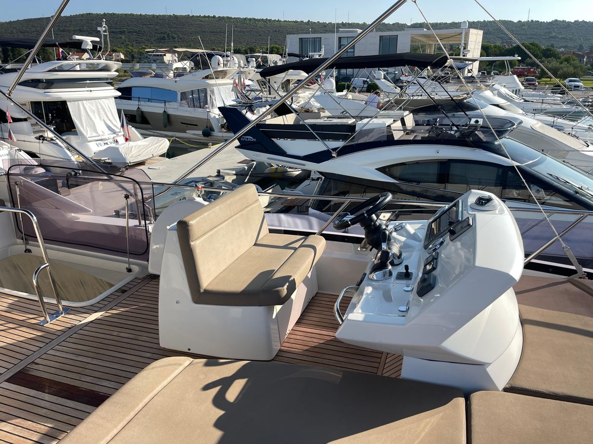 2014 Prestige 45 