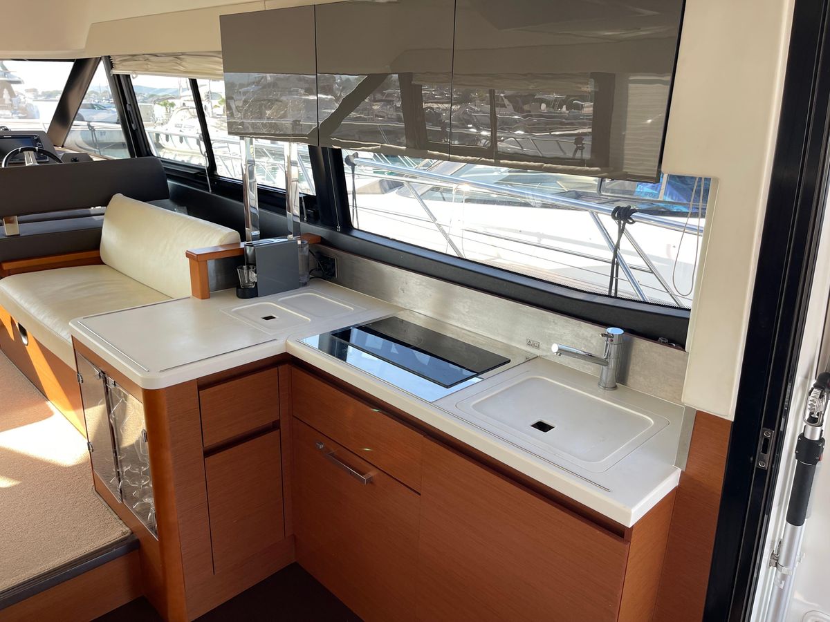 2014 Prestige 45 