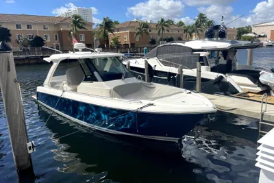 2019 Tiara Yachts 34 LS