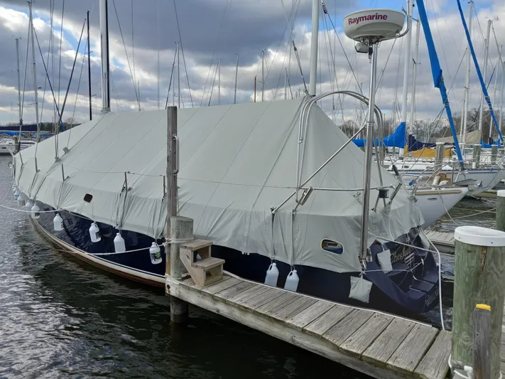 Chessea Horse Yacht Photos Pics Winter cover