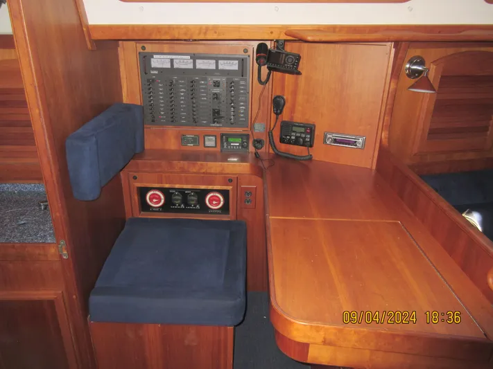 Chessea Horse Yacht Photos Pics Chart table