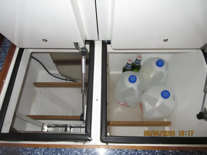 Chessea Horse Yacht Photos Pics Refrigeration