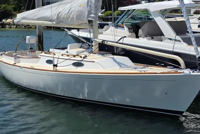 Alerion Express 33