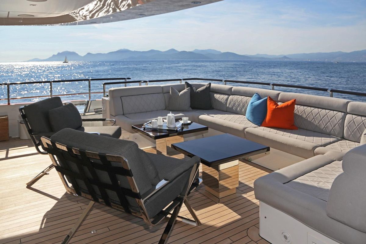 2011 Heesen 122 