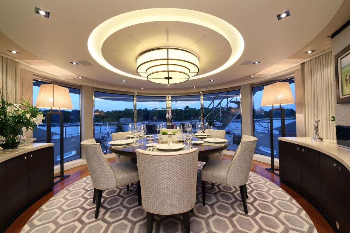 2011 Heesen 122 