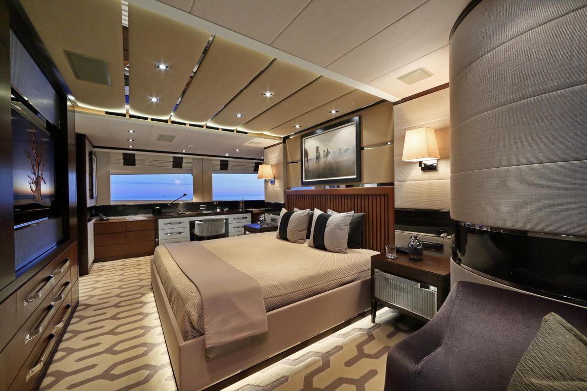 2011 Heesen 122 