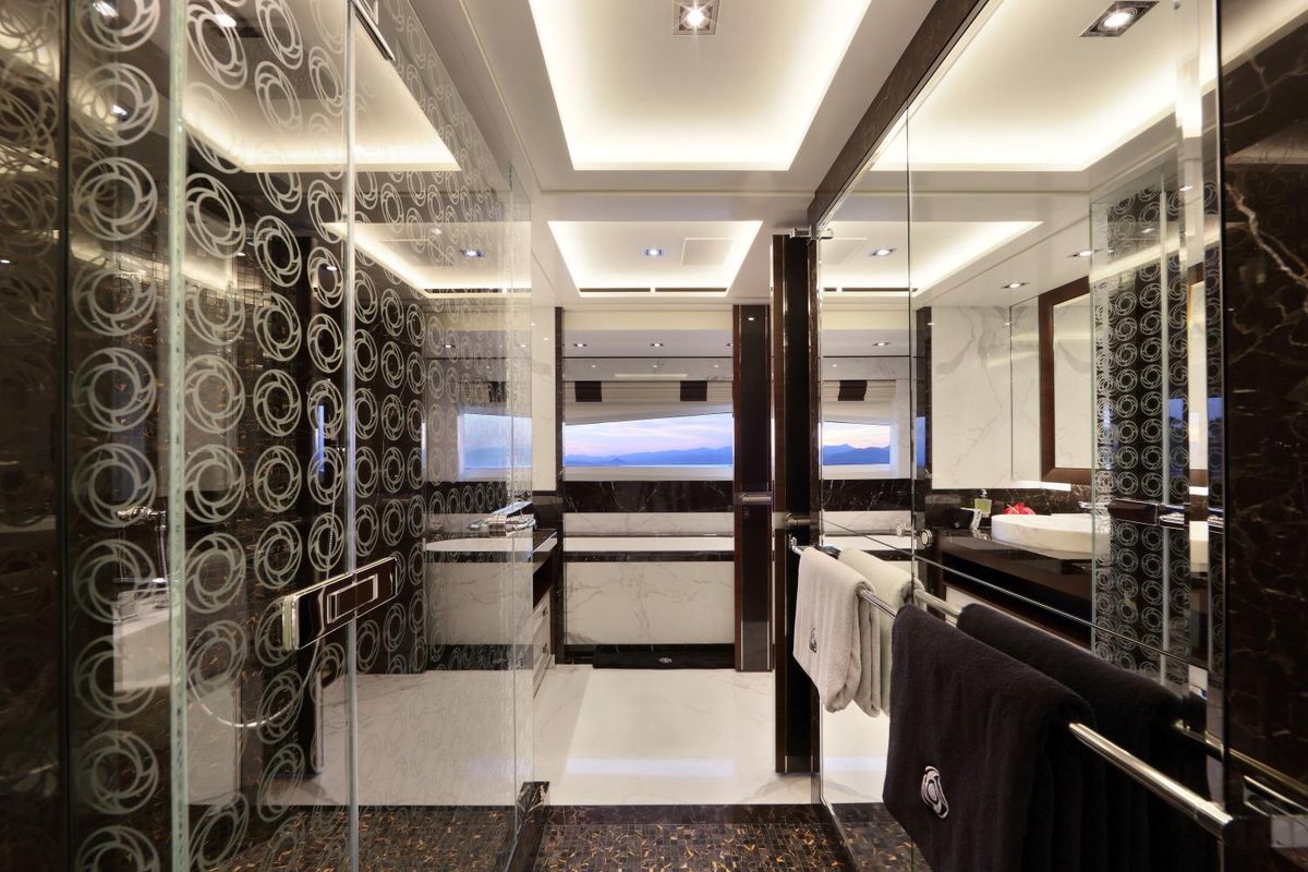 2011 Heesen 122 