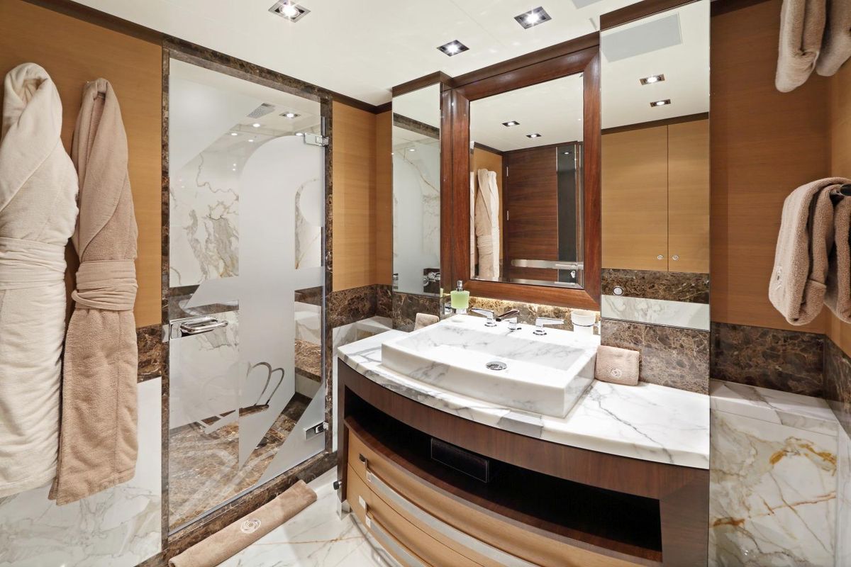 2011 Heesen 122 