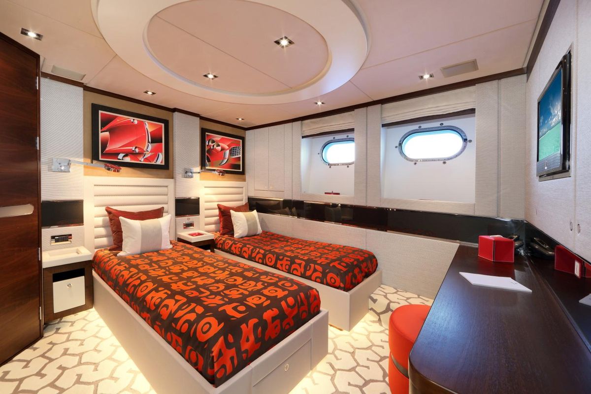 2011 Heesen 122 