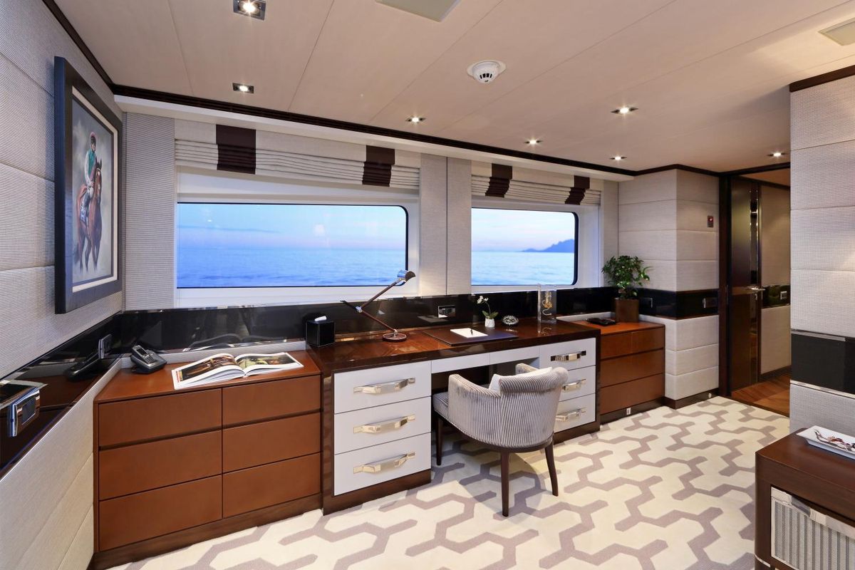 2011 Heesen 122 
