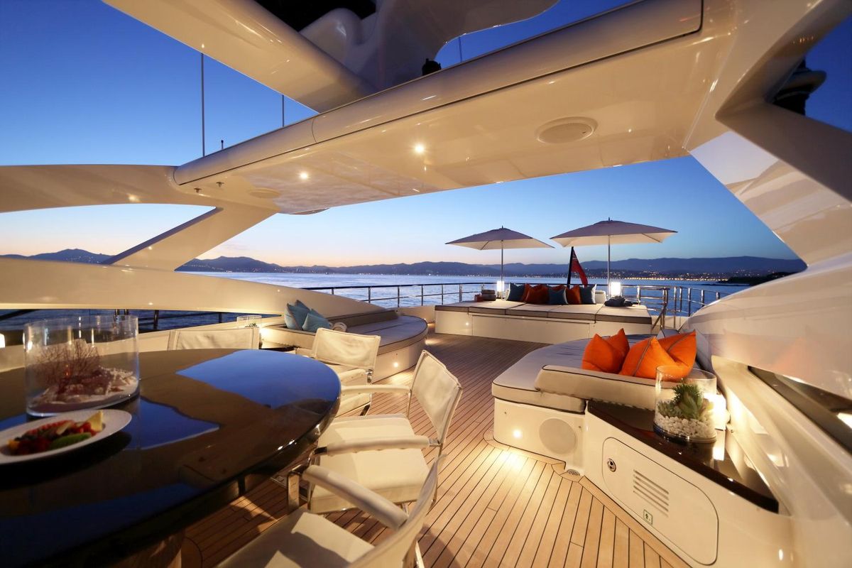 2011 Heesen 122 