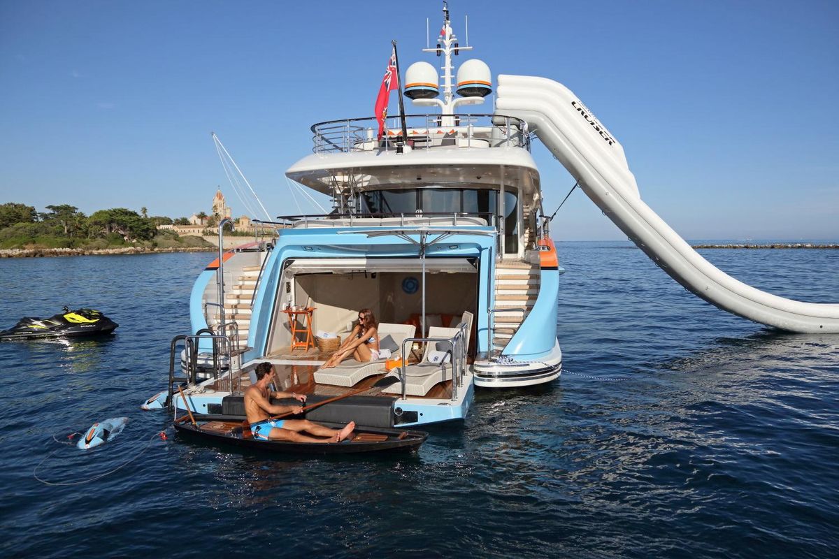 2011 Heesen 122 