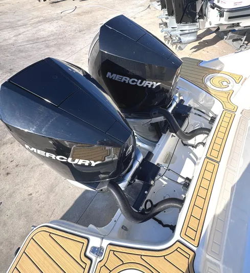 Divine Mer-sea Yacht Photos Pics 