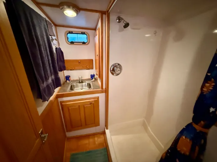 Brilyndia Yacht Photos Pics 