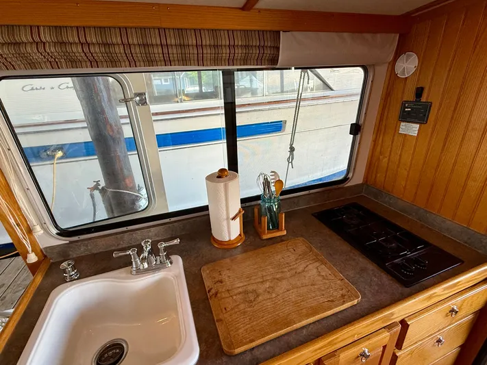 Brilyndia Yacht Photos Pics 