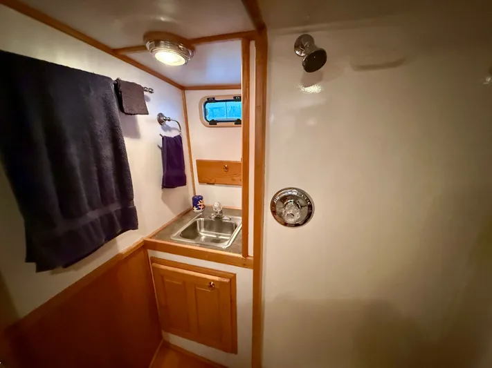 Brilyndia Yacht Photos Pics 