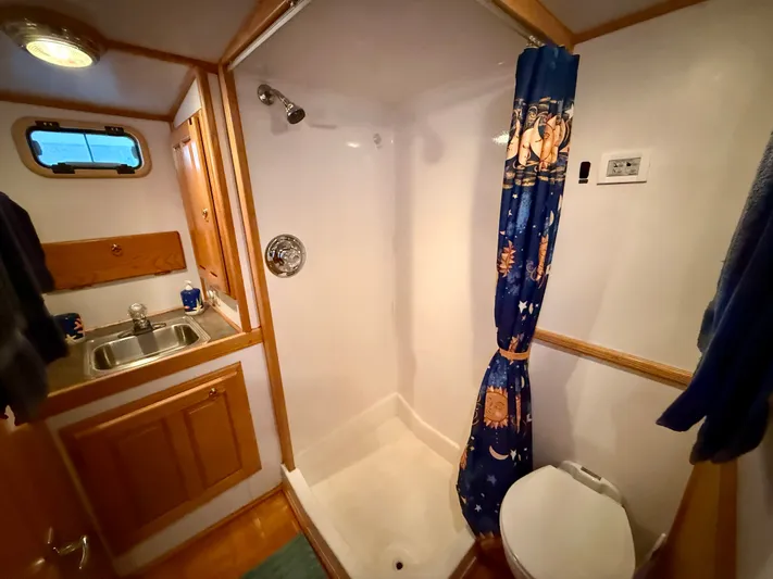 Brilyndia Yacht Photos Pics 