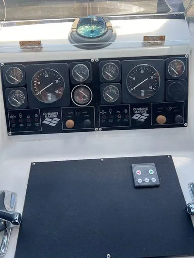 Ronda-vous Yacht Photos Pics Control panel of a 1990 Jefferson 42 Viscount Sundeck boat with Cummins gauges.