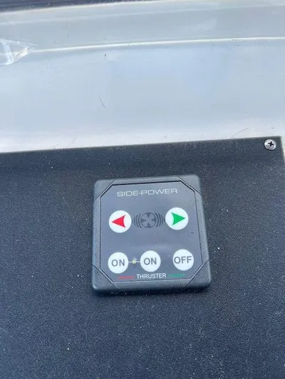 Ronda-vous Yacht Photos Pics Control panel for thruster on 1990 Jefferson 42 Viscount Sundeck boat.