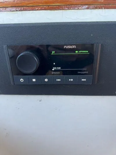 Ronda-vous Yacht Photos Pics Fusion audio system on 1990 Jefferson 42 Viscount Sundeck boat dashboard.