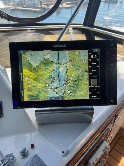 Ronda-vous Yacht Photos Pics Simrad navigation display on 1990 Jefferson 42 Viscount Sundeck boat, showing nautical chart.