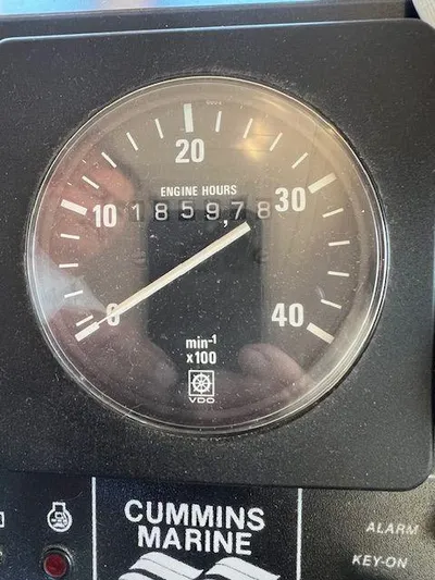 Ronda-vous Yacht Photos Pics Engine hour meter showing 18,597.8 hours on a 1990 Jefferson 42 Viscount Sundeck.