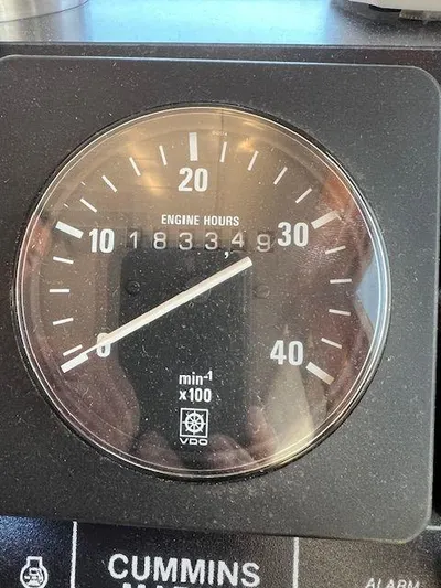 Ronda-vous Yacht Photos Pics Engine hour meter showing 18334.9 hours on 1990 Jefferson 42 Viscount Sundeck.