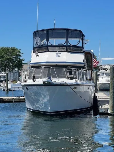 Ronda-vous Yacht Photos Pics 1990 Jefferson 42 Viscount Sundeck yacht docked at marina on a sunny day.