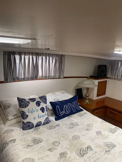 Ronda-vous Yacht Photos Pics Cozy bedroom in 1990 Jefferson 42 Viscount Sundeck with nautical-themed decor.