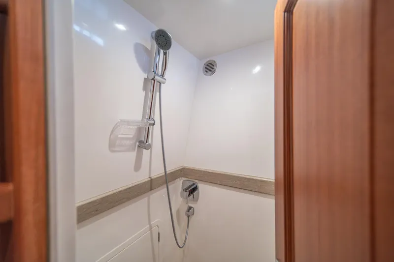 750 Skylounge Yacht Photos Pics 