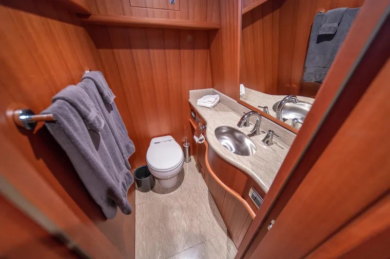 750 Skylounge Yacht Photos Pics 