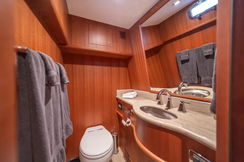 750 Skylounge Yacht Photos Pics 