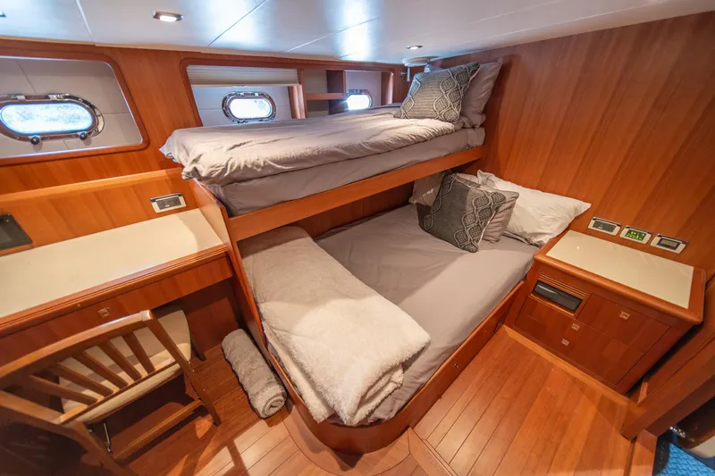 750 Skylounge Yacht Photos Pics 