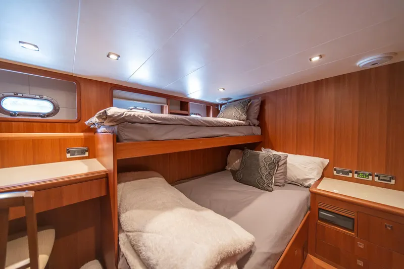 750 Skylounge Yacht Photos Pics 