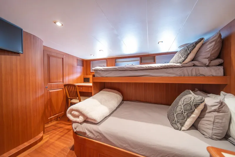 750 Skylounge Yacht Photos Pics 