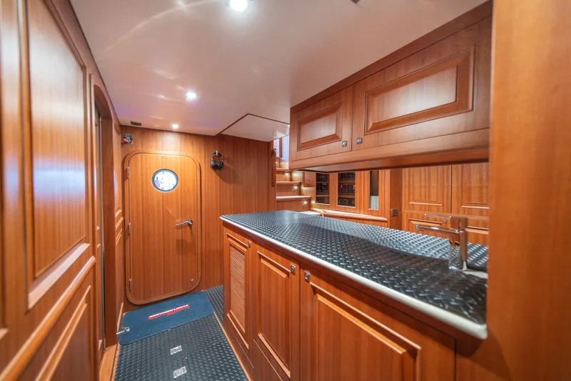 750 Skylounge Yacht Photos Pics 