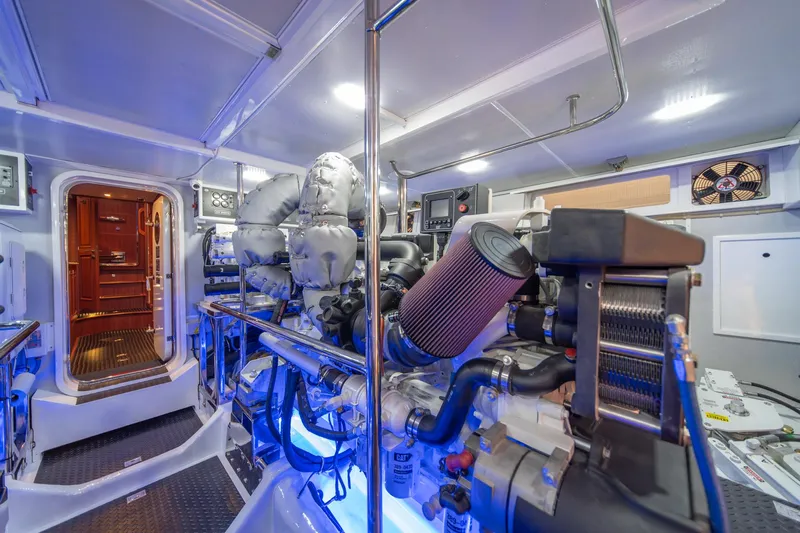 750 Skylounge Yacht Photos Pics 